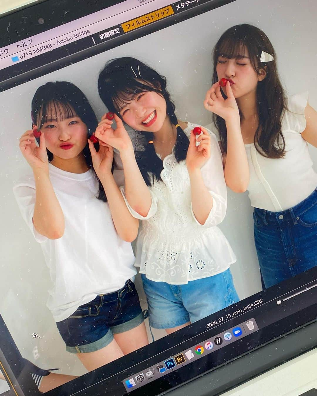 出口結菜さんのインスタグラム写真 - (出口結菜Instagram)「《📕#NMB48お料理大好き部》﻿ ﻿ ﻿ 本日9月26日﻿ 『NMB48お料理大好き部 ―たけだバーベキュー先生とLet’sおうちごはんBOOK－』﻿ ﻿ 発売日です✨✨✨✨✨﻿ ﻿ ﻿ 沢山のレシピが詰まっています💗﻿ ﻿ しかも中身がすごく可愛いの❣️❣️❣️﻿ ﻿ ﻿ メインのご飯から副菜まで！﻿ デザートも盛りだくさん🍰！﻿ ﻿ ﻿ これ一冊で料理初心者でも上手になれること間違いなし✨﻿ ﻿ ﻿ ﻿ ﻿ ﻿ ﻿ ﻿ 皆さんのお料理タイムのお供になります様に、、、﻿ ﻿ ﻿ ﻿ ﻿ ﻿ 是非手にとってみてくださいっ﻿ ﻿ ﻿ #たけだバーベキューのお家でbbq #🏠 #おうちバーベ #料理本 #📕 #9月26日 #発売 #❣️ #アイドル  #料理 #料理初心者 #料理上手になりたい #レシピ #レシピ本 #本 #料理好きな人と繋がりたい #三つ編み #ポニーテール #お家でbbq #おうち時間  #instagram #instagood #instalike #food #食べ物 #出口結菜   ﻿ ﻿ ﻿」9月27日 0時30分 - yui_laby0622