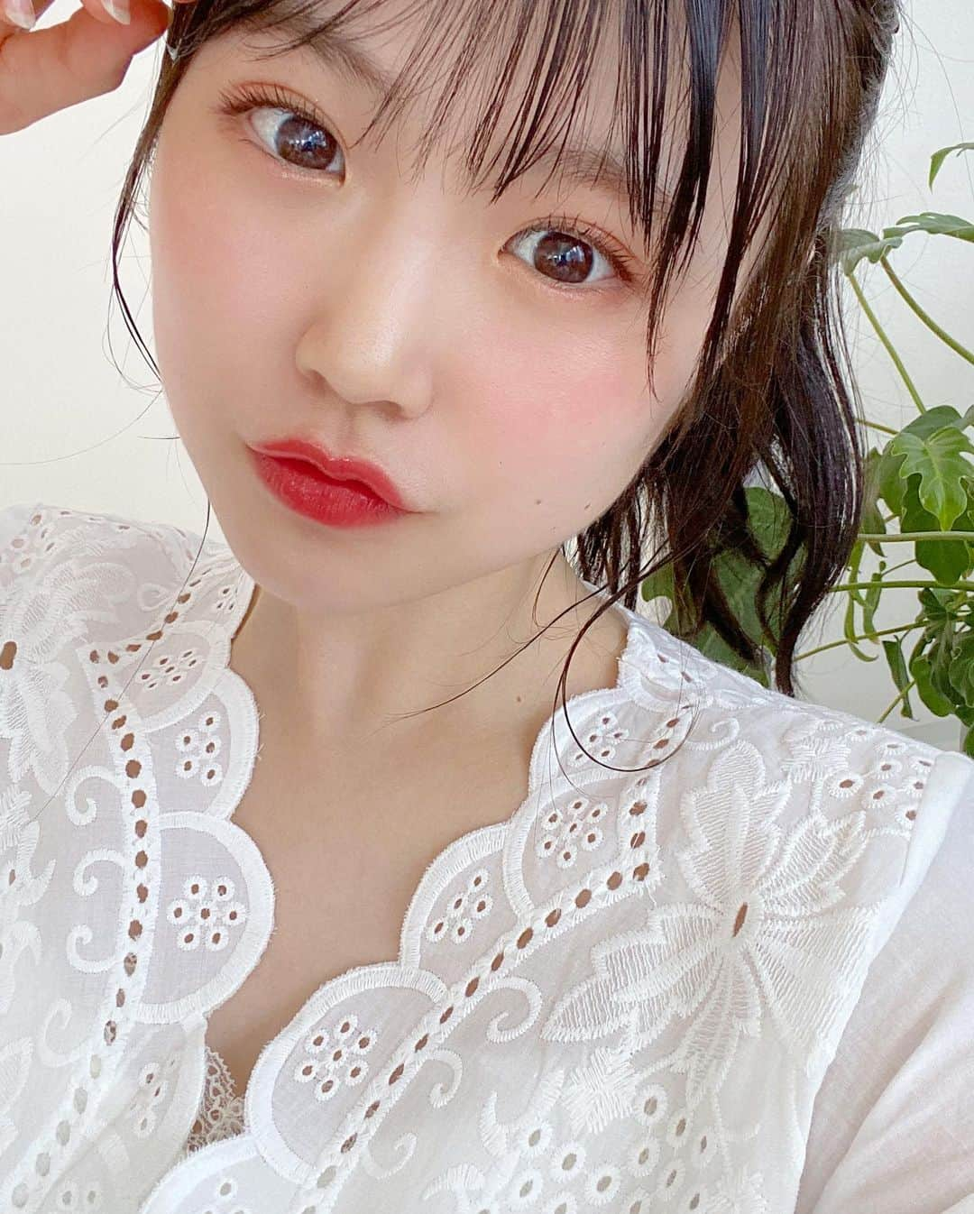 出口結菜さんのインスタグラム写真 - (出口結菜Instagram)「《📕#NMB48お料理大好き部》﻿ ﻿ ﻿ 本日9月26日﻿ 『NMB48お料理大好き部 ―たけだバーベキュー先生とLet’sおうちごはんBOOK－』﻿ ﻿ 発売日です✨✨✨✨✨﻿ ﻿ ﻿ 沢山のレシピが詰まっています💗﻿ ﻿ しかも中身がすごく可愛いの❣️❣️❣️﻿ ﻿ ﻿ メインのご飯から副菜まで！﻿ デザートも盛りだくさん🍰！﻿ ﻿ ﻿ これ一冊で料理初心者でも上手になれること間違いなし✨﻿ ﻿ ﻿ ﻿ ﻿ ﻿ ﻿ ﻿ 皆さんのお料理タイムのお供になります様に、、、﻿ ﻿ ﻿ ﻿ ﻿ ﻿ 是非手にとってみてくださいっ﻿ ﻿ ﻿ #たけだバーベキューのお家でbbq #🏠 #おうちバーベ #料理本 #📕 #9月26日 #発売 #❣️ #アイドル  #料理 #料理初心者 #料理上手になりたい #レシピ #レシピ本 #本 #料理好きな人と繋がりたい #三つ編み #ポニーテール #お家でbbq #おうち時間  #instagram #instagood #instalike #food #食べ物 #出口結菜   ﻿ ﻿ ﻿」9月27日 0時30分 - yui_laby0622