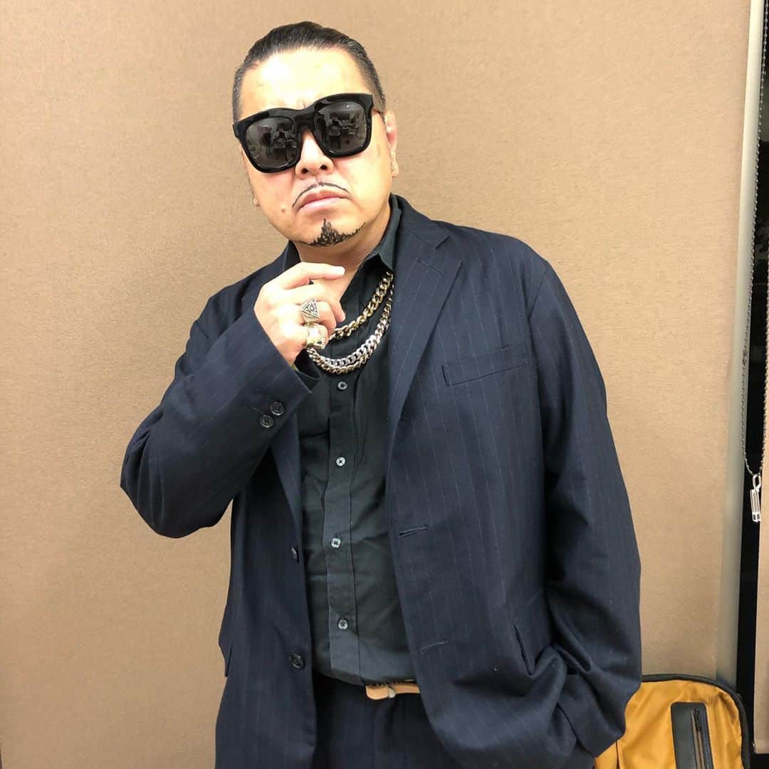 大地洋輔のインスタグラム：「ダンキシのサンミナ、ストティーアのサンミナ、フッタスのサンミナ、シンハイ観てたクーキャーのサンミナ、カレオツ状態みたいな！ドスン！！ #氣志團万博 #氣志團万博2020 #氣志團万博最高かよ #氣志團万博オンライン  #打ち上げ要員 #ありがとうございました #新作モノマネで #ブラザーコーンさん #やらせてもらいました #バブルガムブラザーズ最高」