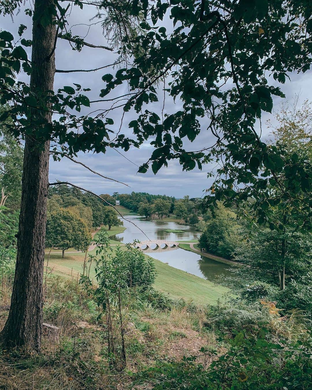 Zanna Van Dijkさんのインスタグラム写真 - (Zanna Van DijkInstagram)「📍Painshill Park, Surrey 🇬🇧 I’m on a mission to “seize the day trip”, make the most of my weekends and explore more of our beautiful country 🙌🏼 So today @jessicaolie and I headed to Painshill Park in Surrey. A gorgeous 18th century landscape garden which is home to a winding lake, dense woodland and even a ruined abbey. Not to mention epic views over the surrounding area. It’s honestly a little treasure trove and such a lovely spot to explore for a few hours. ✨ The practicalities: It has accessible routes, is dog friendly and has a cafe - or you can bring your own picnic. There’s ample parking, entrance is £9 per adult and you need to book tickets in advance 🥰 Where should I explore or day trip next? ❤️ #Surrey #surreylife #painshillpark #surreyhills #surreyblogger #exploremore #daytrip #seizethedaytrip」9月27日 0時40分 - zannavandijk