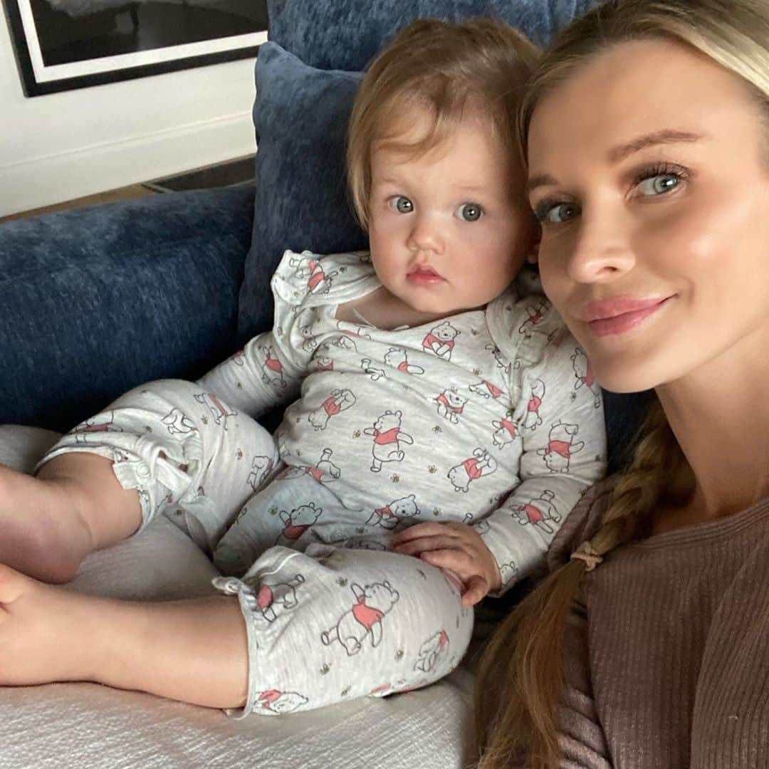 ジョアンナ・クルーパさんのインスタグラム写真 - (ジョアンナ・クルーパInstagram)「Mornings w my angel 👼messy hair don’t care 🤷‍♀️」9月27日 0時46分 - joannakrupa