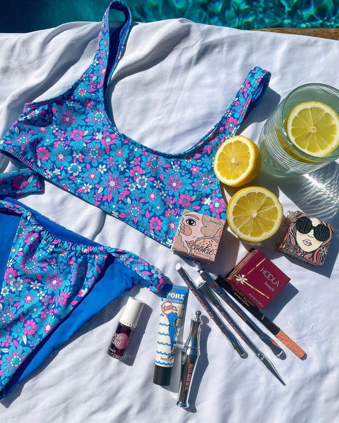 FRANKIES BIKINISさんのインスタグラム写真 - (FRANKIES BIKINISInstagram)「☀️ FOREVER SUMMER #GIVEAWAY! ☀️ two of you will win a $500 #benefit + #frankiesbikinis haul! 1️⃣ Follow @benefitcosmetics + @frankiesbikinis 2️⃣ Like this post 3️⃣ TAG 3 friends below, along with @benefitcosmetics + @frankiesbikinis! ➡️ For extra entries, leave a 👙 on our most recent posts, or share this post on your IG stories, tagging @benefitcosmetics, @frankiesbikinis + #sweepstakes! Good luck! ✌🏽 Giveaway ends tomorrow, 9/27, at 11:59pm PST. Rules: bit.ly/benefitxfb」9月27日 1時00分 - frankiesbikinis