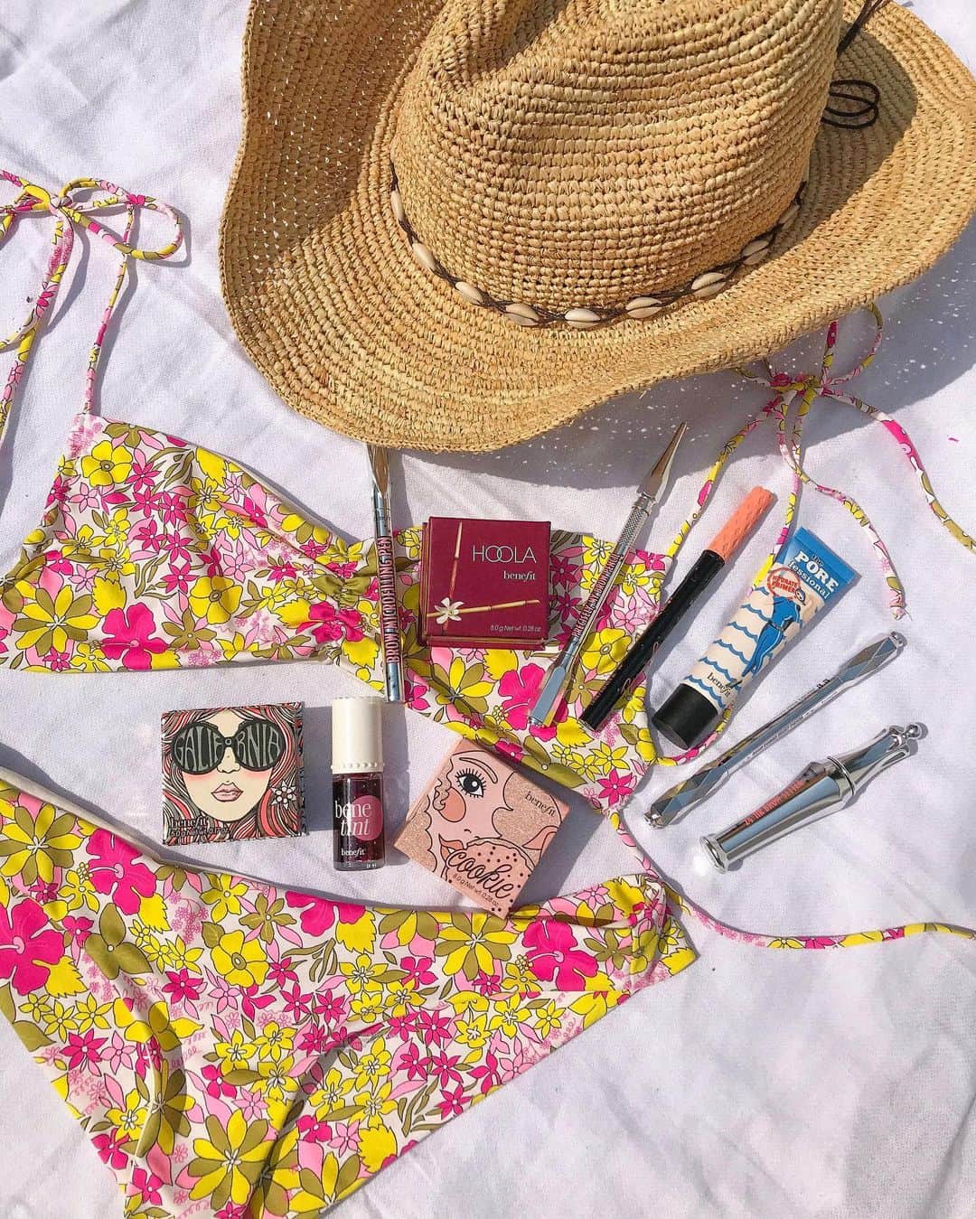 FRANKIES BIKINISさんのインスタグラム写真 - (FRANKIES BIKINISInstagram)「☀️ FOREVER SUMMER #GIVEAWAY! ☀️ two of you will win a $500 #benefit + #frankiesbikinis haul! 1️⃣ Follow @benefitcosmetics + @frankiesbikinis 2️⃣ Like this post 3️⃣ TAG 3 friends below, along with @benefitcosmetics + @frankiesbikinis! ➡️ For extra entries, leave a 👙 on our most recent posts, or share this post on your IG stories, tagging @benefitcosmetics, @frankiesbikinis + #sweepstakes! Good luck! ✌🏽 Giveaway ends tomorrow, 9/27, at 11:59pm PST. Rules: bit.ly/benefitxfb」9月27日 1時00分 - frankiesbikinis