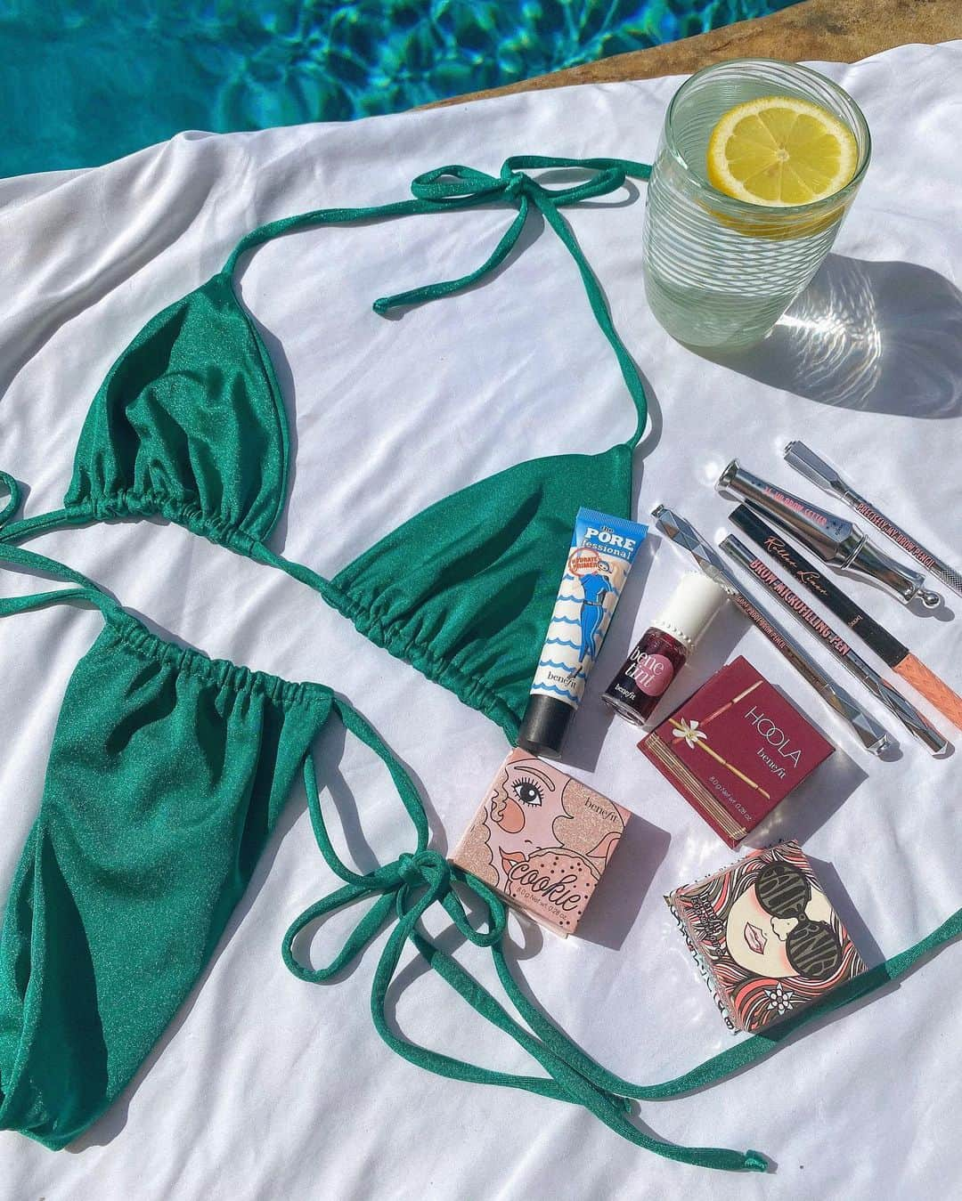 FRANKIES BIKINISさんのインスタグラム写真 - (FRANKIES BIKINISInstagram)「☀️ FOREVER SUMMER #GIVEAWAY! ☀️ two of you will win a $500 #benefit + #frankiesbikinis haul! 1️⃣ Follow @benefitcosmetics + @frankiesbikinis 2️⃣ Like this post 3️⃣ TAG 3 friends below, along with @benefitcosmetics + @frankiesbikinis! ➡️ For extra entries, leave a 👙 on our most recent posts, or share this post on your IG stories, tagging @benefitcosmetics, @frankiesbikinis + #sweepstakes! Good luck! ✌🏽 Giveaway ends tomorrow, 9/27, at 11:59pm PST. Rules: bit.ly/benefitxfb」9月27日 1時00分 - frankiesbikinis