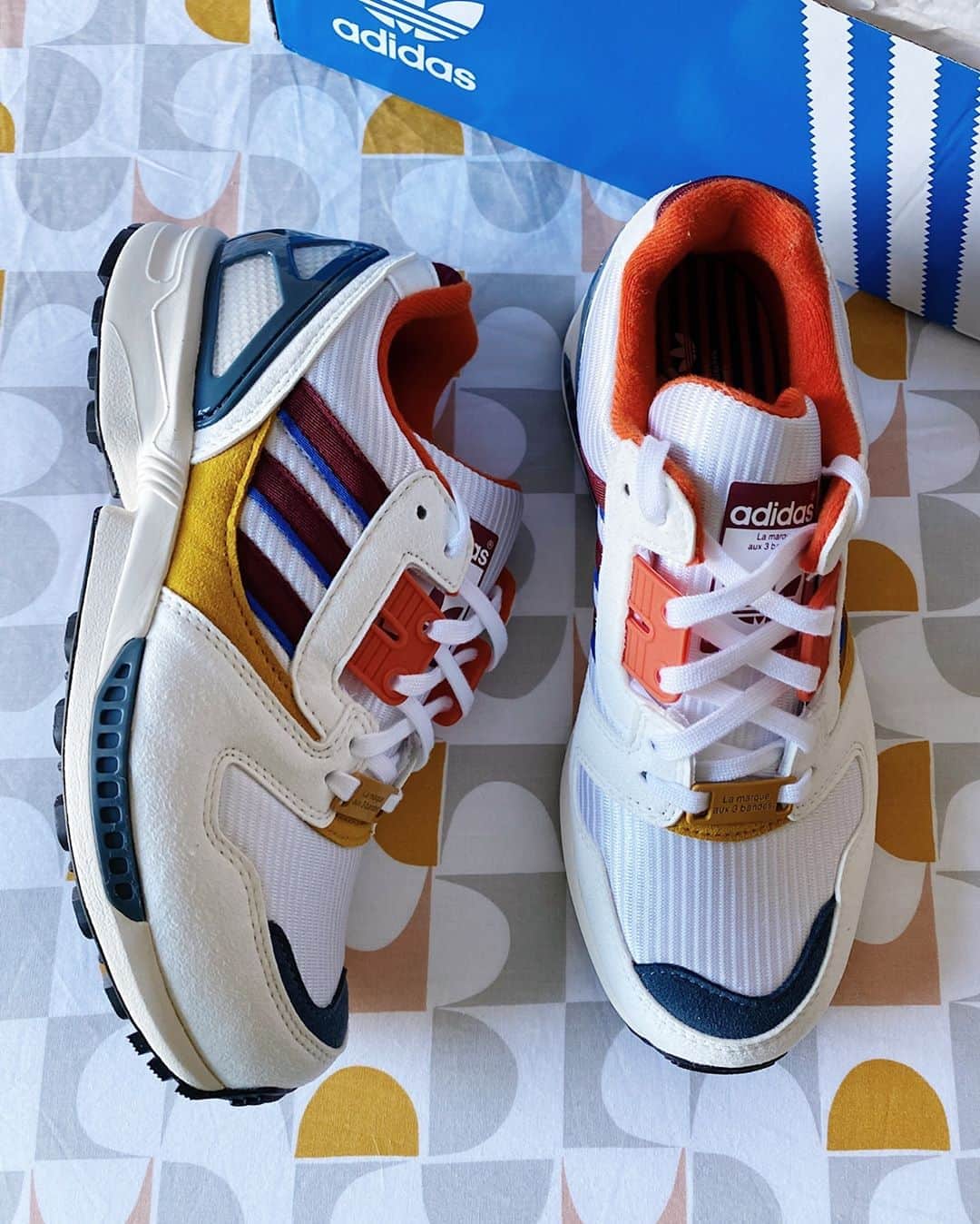 ASOSさんのインスタグラム写真 - (ASOSInstagram)「We heard camping's got a new look 👟 🔎 adidas Originals ZX 8000 Happy Camping trainers in white exclusive to ASOS (1707019)」9月27日 1時00分 - asos