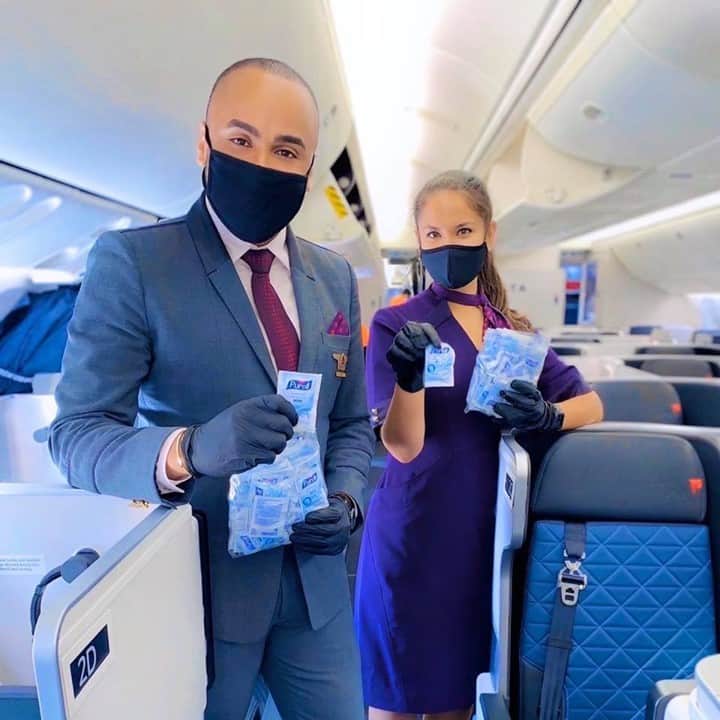 デルタ航空さんのインスタグラム写真 - (デルタ航空Instagram)「Keeping you safe at every step of your travel journey.  Photo: Emilio T. - Flight Attendant, #JFK」9月27日 1時00分 - delta