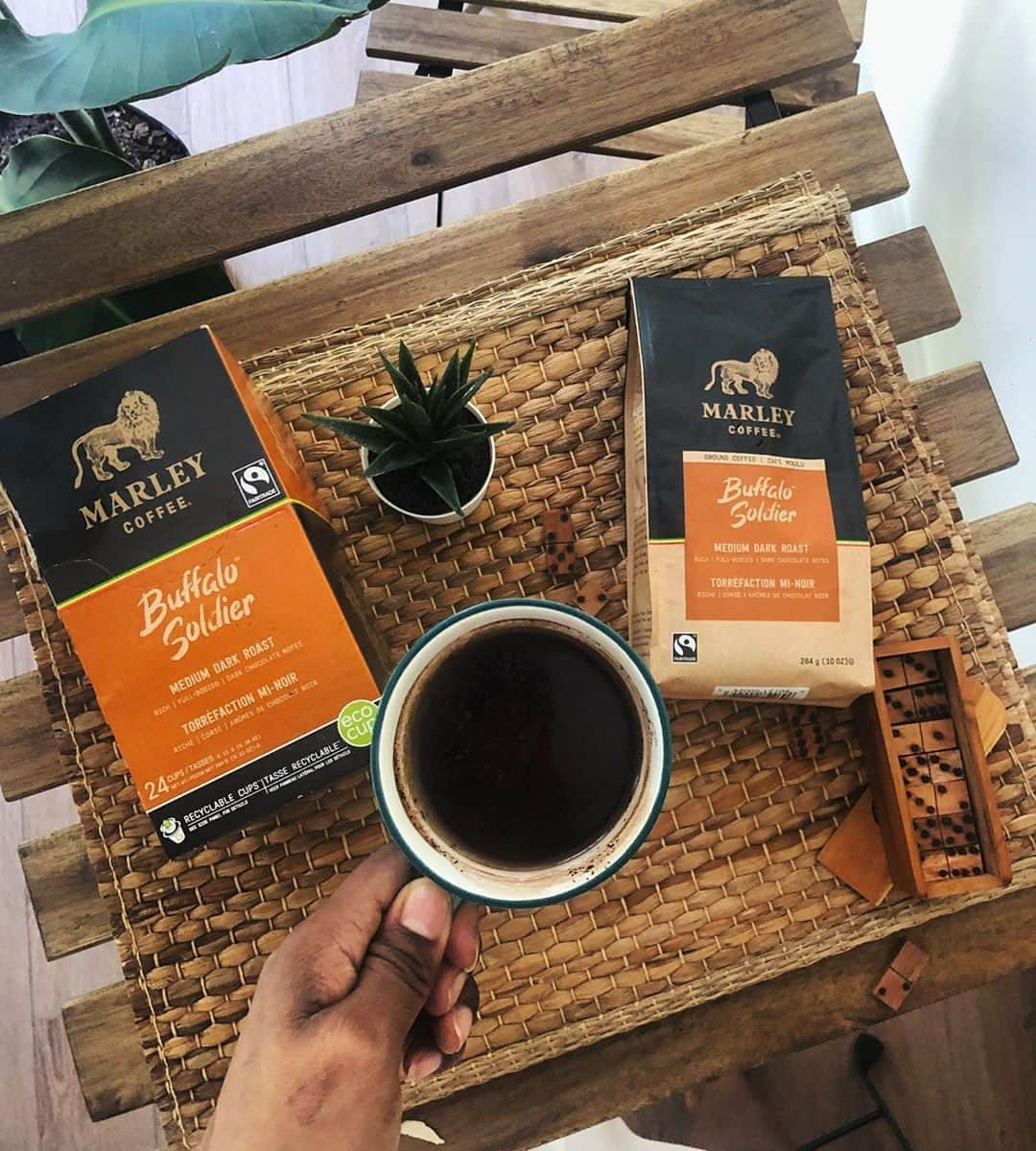 ボブ・マーリーさんのインスタグラム写真 - (ボブ・マーリーInstagram)「Weekends made better ☀️ Lively up your mornings with @marleycoffee in ground, whole bean and single serve blends through your local grocer or on Amazon! #BuffaloSoldier #marleycoffee #weekendvibes」9月27日 1時02分 - bobmarley