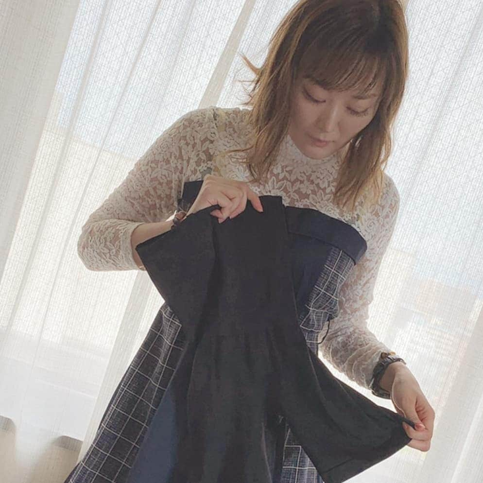 松浦麻里奈さんのインスタグラム写真 - (松浦麻里奈Instagram)「海外でも大人気の　@nakatayacorp　の、 #即効スタイル抜群ウェア #矯正下着 が、 着た瞬間からすぐにくびれたウエスト実現💖✨  ウエスト周りにワイヤーが２本縦に　前と後ろに入ってて お腹を引き締め、ヒップを持ち上げ上向きヒップに👀👍  伸縮性抜群で、 サイズは４サイズ　 ウエスト 【XS／S】５６−６６cm 【M／L】６６−７６cm 【XL／２XL】７６−８９cm 【XXXL】８９−１０２cm　　  カラー 【ブラック】 【ベージュ】  があるんだけど、[Ｓサイズ]にしました😌💓  ウエスト62.3くらいなんだけど、 ゴハン食べたらキツくなるかな？と思ってたけど 一週間経って、馴染んできたというか 1番効果出たのはヒップライン！！  触ると分かるんやけど、キュッとした丸いラインに😍 それと、お腹に力が自然と入るので 姿勢も良くなるし太もも痩せた感じがする😁✨  毎日着用中(｡･ω･｡)ﾉ♡  . . .  #補整下着 #ボディライン #pr #スタイル#スタイル抜群 #スタイル #下着 #ヒップライン #ヒップアップ #fashion #fashiongram #くびれ作り #くびれ #ウエストライン #ウエスト痩せ #くびれ女子  #美容#美容好き #美容好きな人と繋がりたい  #スタイルアップ #ゴハン#食事制限 #ダイエット #diet#dieta #ダイエット記録 #ダイエット日記」9月27日 1時04分 - ay114.831m