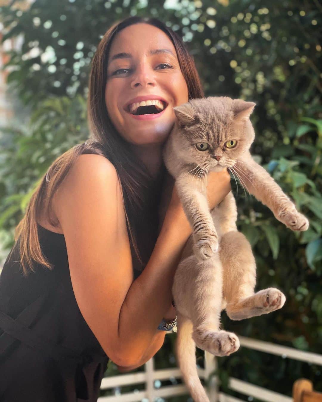 Sedef Avciのインスタグラム：「Kaset kaçtan sonra yasaktı?Elimizde kalan son kaseti yakaladım!🐱」