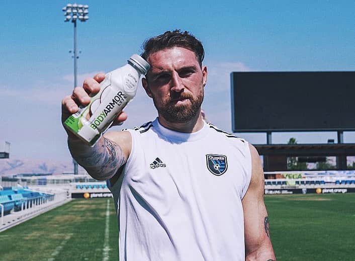 グラム・カシアのインスタグラム：「@drinkbodyarmor Has been keeping me hydrated all season long. Stock up on the best sports drink today at @walmart」