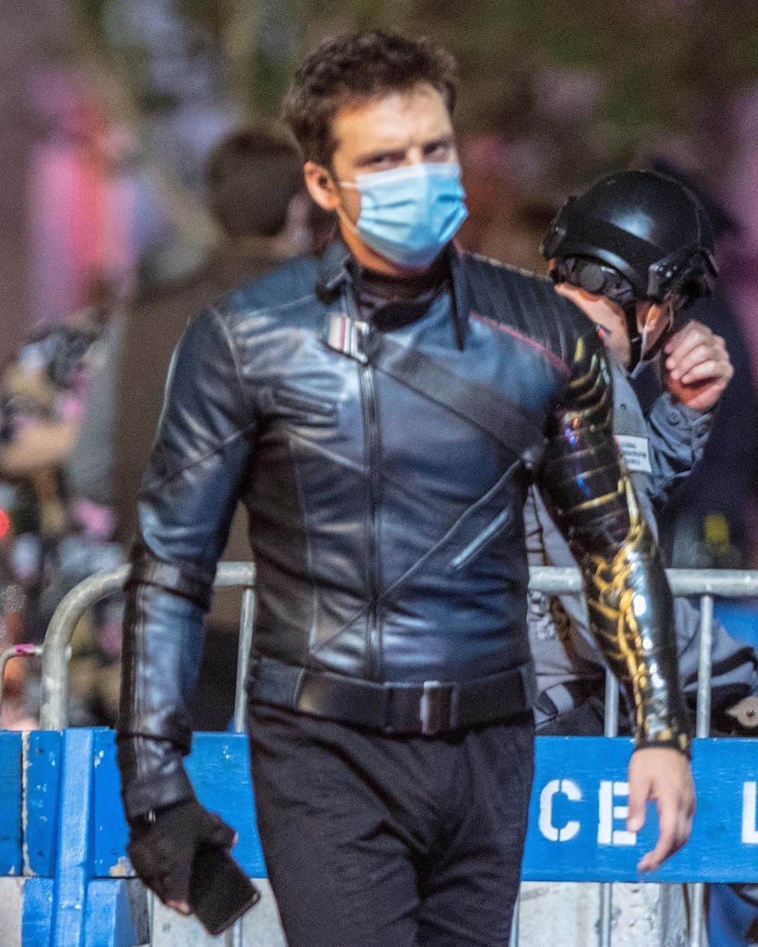 Just Jaredさんのインスタグラム写真 - (Just JaredInstagram)「@imsebastianstan was spotted filming more scenes for “The Falcon and the Winter Soldier” on Friday night in Atlanta. In between takes, he was seen wearing a mask. #SebastianStan #TheFalconAndTheWinterSoldier Photos: Backgrid」9月27日 1時26分 - justjared