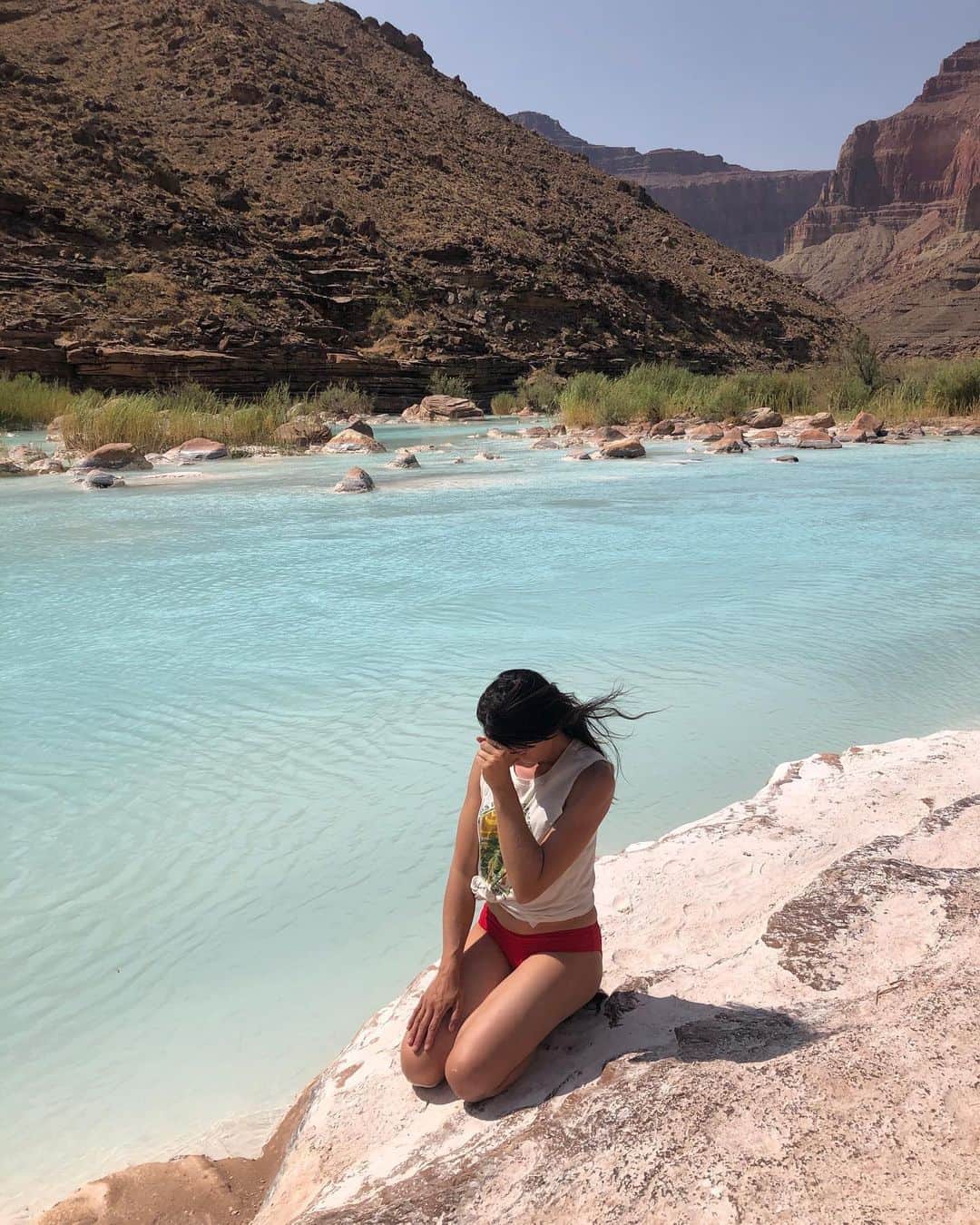 ミア・マエストロさんのインスタグラム写真 - (ミア・マエストロInstagram)「Sipapuni, sacred land of the Hopi and Zuni tribes. The feminine opening from the depth of the Grand Canyon, one of the Seven Wonders of the World. This opening is believed to allow mankind to come out of darkness in the deep recesses of the earth into the world of sunlight and life.  Birthing place of the Universe ✨  The Hopi people have been fighting against a large hydroelectric proposal that would build four dams on the Little Colorado destroying one of the major tributary rivers to the Gand Canyon. The Little Colorado holds a unique ecosystem with endangered spices. Amongst them the Humpback Chub.  For donations and how to help please visit @grandcanyontrust」9月27日 1時19分 - miamaestro