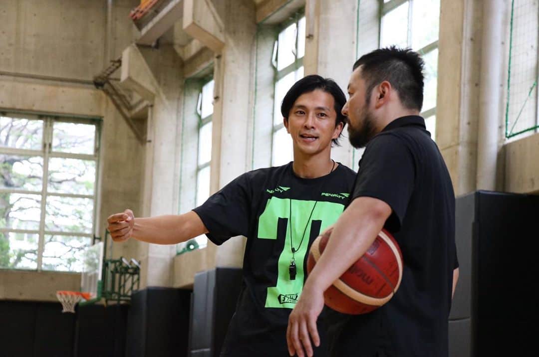 石田剛規さんのインスタグラム写真 - (石田剛規Instagram)「昨日はもう1つ  #basketballdiner さんのYouTubeに出演してきました。現在、東京エクセレンスを、バスケットボールダイナーが密着取材してくれています。その動画について、たっぷり語っています。※密着の動画は9/29から配信予定です。 詳細は @tokyoexcellence_official のHPよりご確認ください。  配信の中で話をしましたが、 最近ではこの二人が時折、練習に混ざっています。笑　怪我をしないように気をつけます。  バスケ濃度が高い、良い誕生日でした。 お祝いの言葉をくれた皆様、ありがとうございました！」9月27日 1時21分 - takakishida31