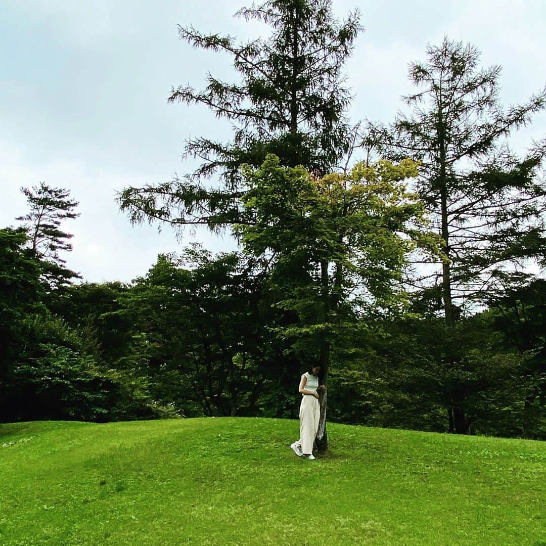 森川夕貴さんのインスタグラム写真 - (森川夕貴Instagram)「*** Sometimes I just need to take a deep breath in the nature that is full of greenery....  たまには東京を抜け出して、 緑に囲まれながらぼけーっとしたいものです。  #緑　#自然が恋しい　#田舎に帰りたい　#森川夕貴」9月27日 10時59分 - yuuki.morikawa_ex