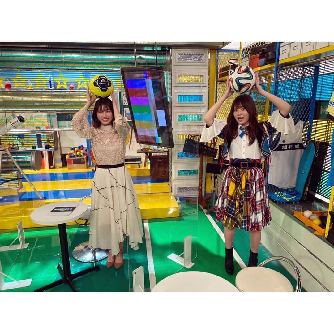 岡部麟さんのインスタグラム写真 - (岡部麟Instagram)「『#ミライモンスター 』この後フジテレビ11時15分〜放送です(  OvO ) いつも同じポーズになっちゃうからボールでアクセントいれてみたよ！ 秋になって涼しくなってきたから衣装も暖か仕様になってきた〜！ミラモンこの後すぐ〜！観てね〜( o^^o )」9月27日 11時04分 - beristagram_1107