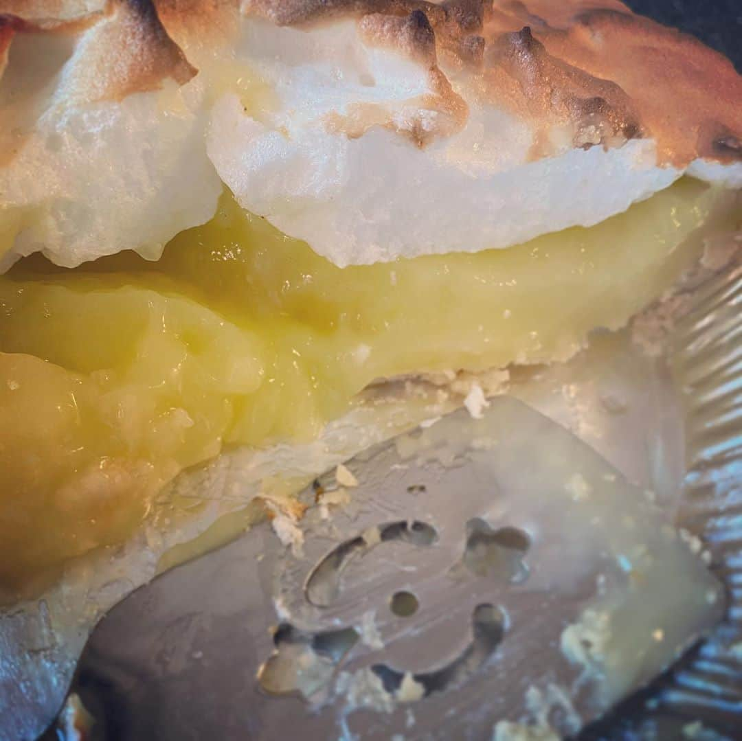 サイモンとマルティナさんのインスタグラム写真 - (サイモンとマルティナInstagram)「What have you been eating? 🤤🌮 Here are some of my top meals: homemade lemon meringue pie, homemade spinach and feta pastry, I enjoyed ¡Yo quiero Taco Bell in the car, delicious dim sum delivery from Rol San Restaurant, homemade Thai green curry, and Miki’s Japanese curry with corn cream croquettes.」9月27日 11時08分 - eatyourkimchi