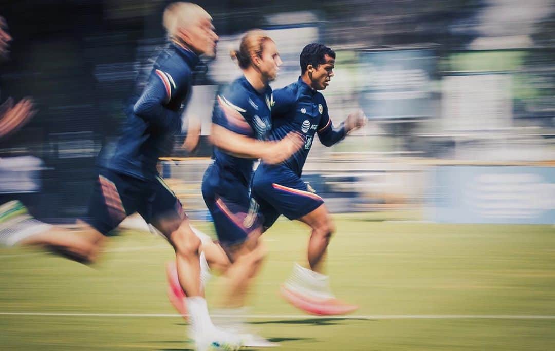 ジョバニ・ドス・サントスのインスタグラム：「Working hard⚡️」