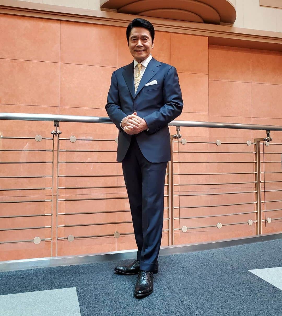 峰竜太のインスタグラム：「#アッコにおまかせ #suit0#liverano_liverano # shirt#yamatoyashirt# tie#blech#shoes#zegnaa」