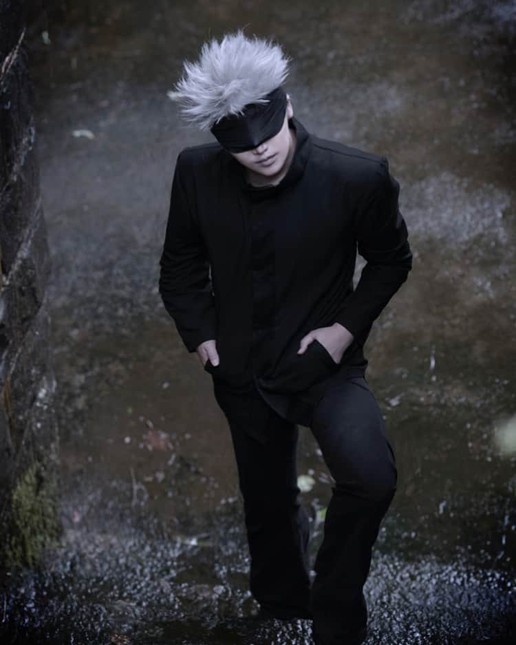 のインスタグラム：「Animation will start in October! Don't miss it! ✌︎('ω'✌︎ )  #呪術廻戦 #五条悟　#jujutsukaisen #gojyo #gojyosatoru #cosplay #コスプレ　#reika #reikaarikawa」
