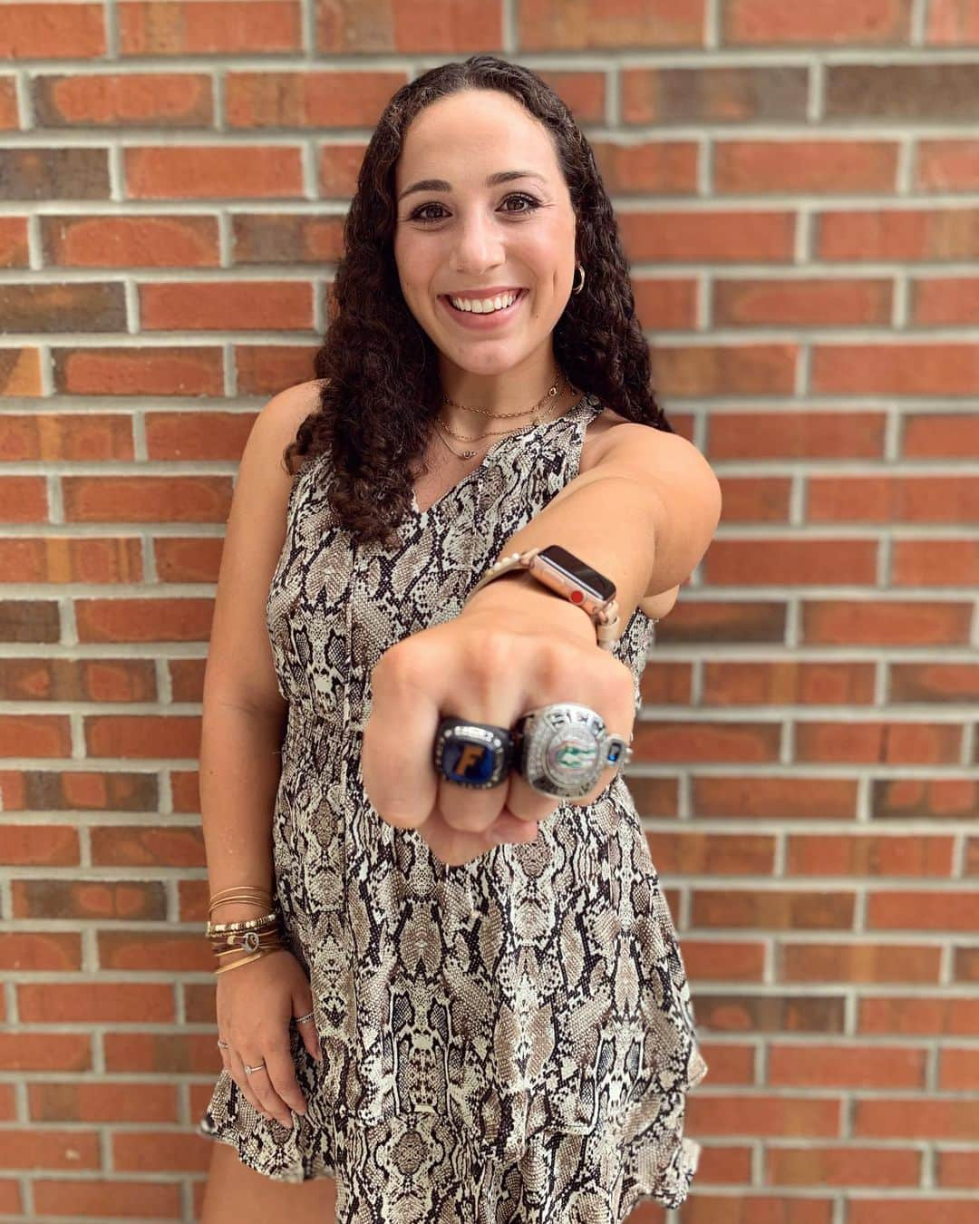 アメリア・ハンドレイのインスタグラム：「Lots of memories in these rings, and I’m thankful for all of them! Always and forever, go gators🐊」