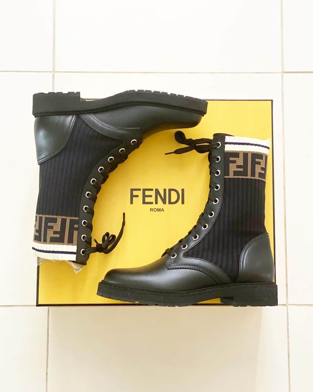 奥田順子さんのインスタグラム写真 - (奥田順子Instagram)「一目惚れしたコンバットブーツ👢 #FENDI#fendishoes #コンバットブーツ#Combatboots」9月27日 11時36分 - okuda_junko