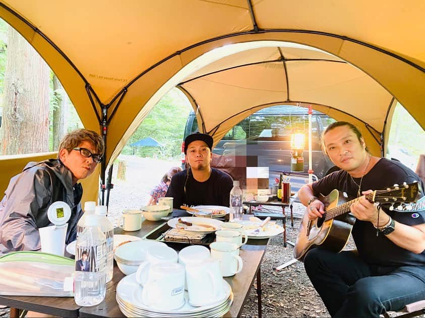 SHOGOさんのインスタグラム写真 - (SHOGOInstagram)「哀川翔さんと若旦那と一緒に道志村でプチキャンプ🏕 自然最高👍」9月27日 11時50分 - 175r_official