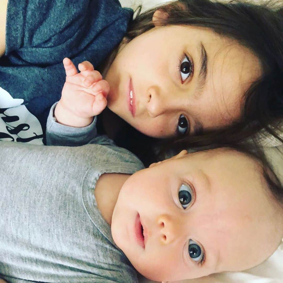 ミラ・ジョヴォヴィッチさんのインスタグラム写真 - (ミラ・ジョヴォヴィッチInstagram)「Busted eye and everything. Dash just doesn’t stop. My gorgeous little ladies. My best friends. My daughters and god daughters! What would I be without you girls? A sorry ass woman with nothing to look forward to or put my hopes into except my dogs and my turtles (and I love my dogs and my turtles)😆! I love you guys so much. You are SERIOUSLY the best. Happy #nationaldaughtersday (yesterday I think but whatevs) pics 5-7 are my incredible god daughters! p.s. sorry I added the same pic twice cause one was more in focus and whatever I didn’t notice 🙄」9月27日 12時13分 - millajovovich