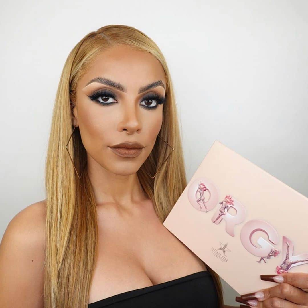 Jeffree Star Cosmeticsさんのインスタグラム写真 - (Jeffree Star CosmeticsInstagram)「#GLAM✨ @jmari_artistry looking absolutely gorg wearing our #ORGY eyeshadow palette, #Magicstar concealer in shades C16 & C18 and our #velourliquidlipstick in the shade Top Shelf 🌟 #jeffreestarcosmetics」9月27日 12時12分 - jeffreestarcosmetics