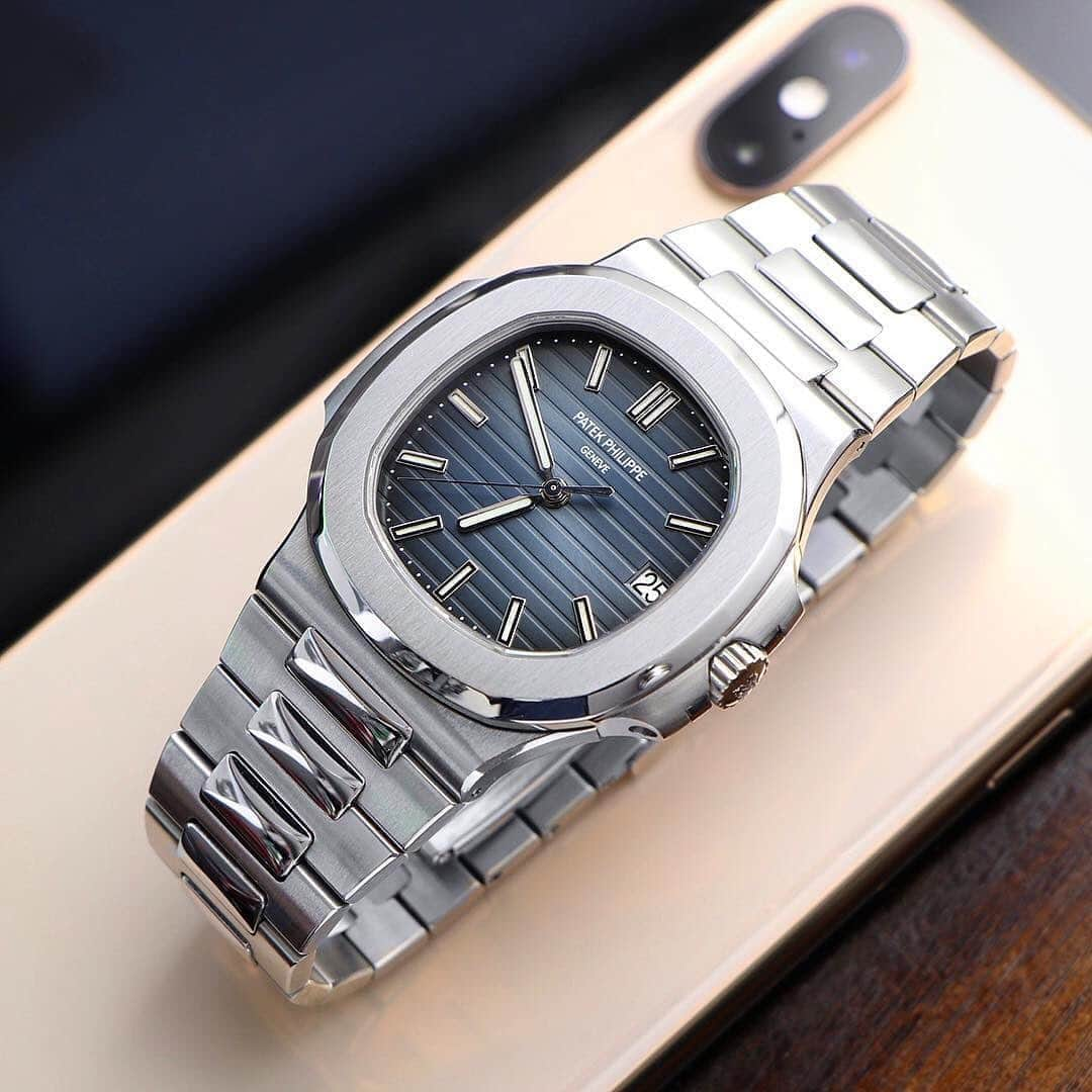 Daily Watchさんのインスタグラム写真 - (Daily WatchInstagram)「Patek Philippe introduced the Nautilus in 1976 and it's certainly one of the brand’s most sought-after timepieces! Designed by Gérald Genta, Nautilus was inspired by a ship’s porthole. The Nautilus 5711 in stainless steel is for many the absolute grail of all watches! . Photo by @patekdiver ⠀⠀⠀⠀⠀⠀⠀⠀⠀ #8past10 #patekphilippenautilus #patekphilippe #nautilus #5711 #patekphilippe5711 #dailywatch」9月27日 3時19分 - dailywatch