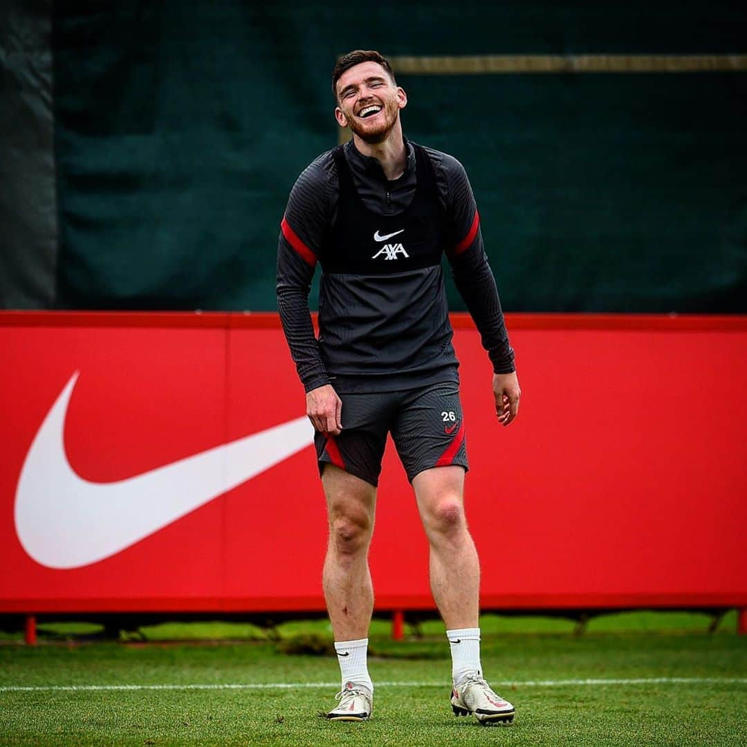 リヴァプールFCさんのインスタグラム写真 - (リヴァプールFCInstagram)「Always smiling 😁😁 Our Reds 🤗 #LFC #LiverpoolFC #Liverpool #Melwood」9月27日 3時30分 - liverpoolfc