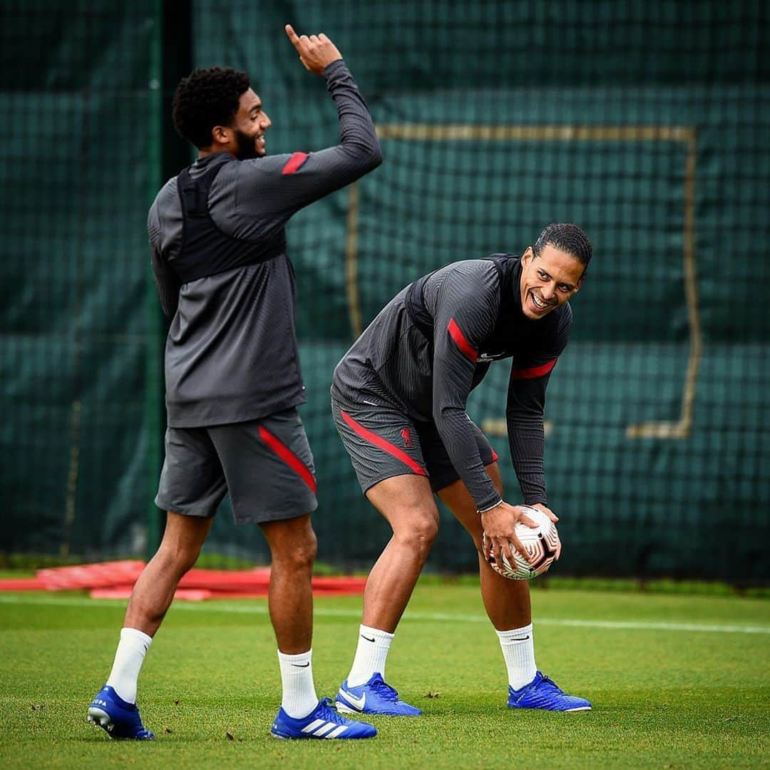 リヴァプールFCさんのインスタグラム写真 - (リヴァプールFCInstagram)「Always smiling 😁😁 Our Reds 🤗 #LFC #LiverpoolFC #Liverpool #Melwood」9月27日 3時30分 - liverpoolfc