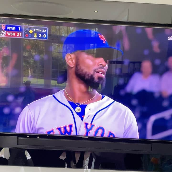 ホセ・レイエスのインスタグラム：「Estaba vendió 😡😡😡😡 #LamalditaesQuiNa」