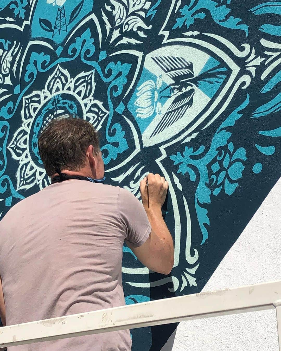 Shepard Faireyさんのインスタグラム写真 - (Shepard FaireyInstagram)「I was honored when @Moby asked me to paint a mural on his restaurant @littlepinerestaurant for it’s official Covid re-opening a few weeks back. This is a great location, right down the street from my house and close to my studio. I decided that the best use of the space was to create a painted rendition of the design I created for the @artistsbandtogether bandana design which I created to symbolize the importance of democratic values and encourage folks to vote and use their voice (Available for purchase, while supplies last through the link in my bio). The mandala design has various images to show how intertwined everything is - voting, democracy, the environment, and our future. The mural is called - Our Hands, Our Future, and our future is indeed in our hands, so please get out and VOTE!⁠⠀ -Shepard⁠⠀ ⁠⠀ #artistsbandtogether #vote #obey #obeygiant #shepardfairey #losangeles」9月27日 3時42分 - obeygiant
