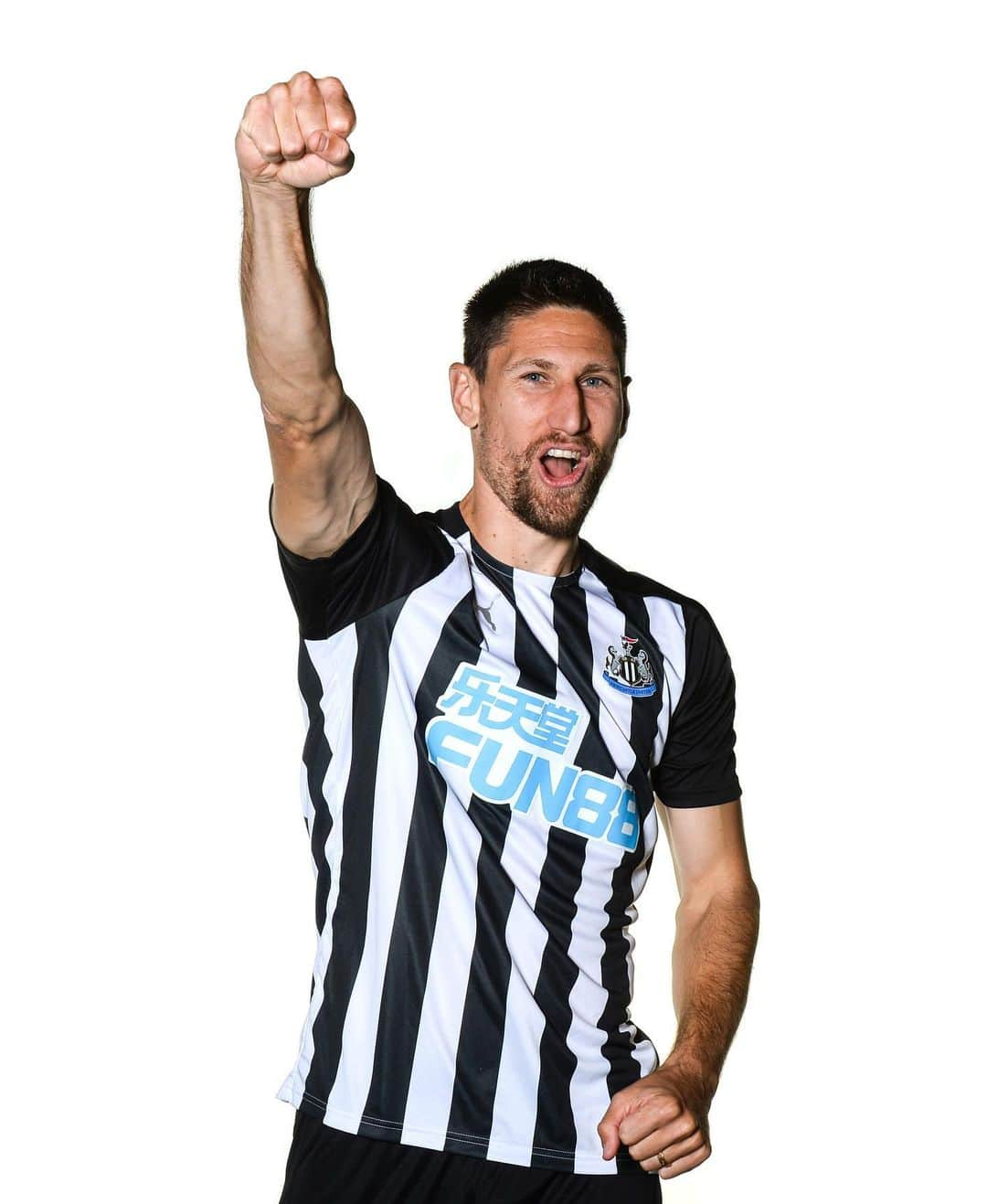 フェデリコ・フェルナンデスのインスタグラム：「@nufc」