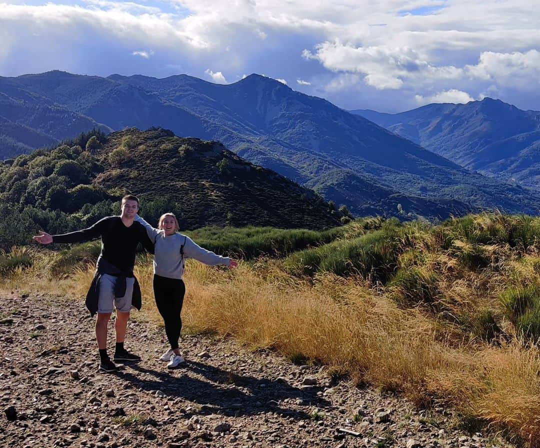 Paulien COUCKUYTのインスタグラム：「Ceci n'est pas mal !  Une belle promenade avec des jolis amis ! 👌🏻 . . . #ladoucefrance #vacance #hiking #mountains」