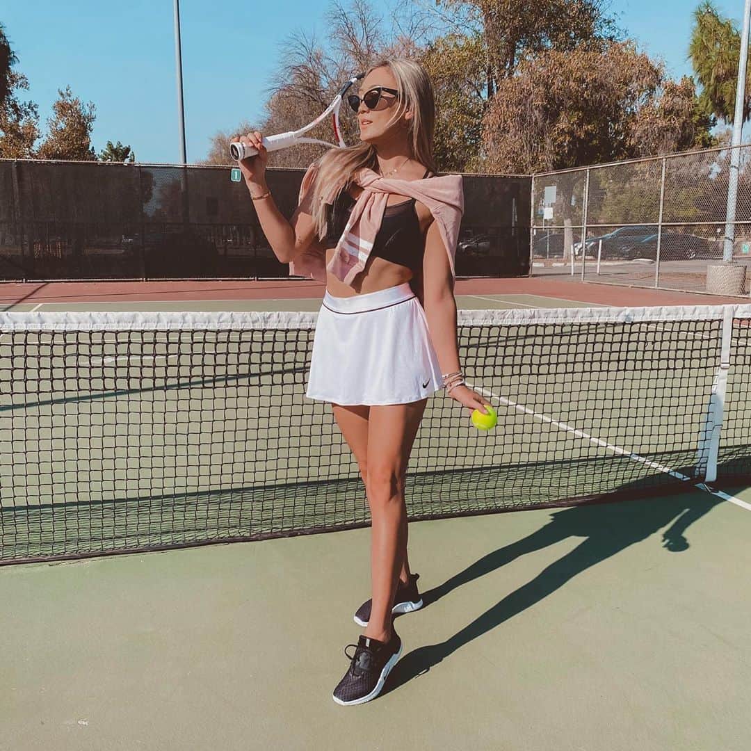 Lauren Riihimakiさんのインスタグラム写真 - (Lauren RiihimakiInstagram)「tennis skills: beginner/mediocre/not ready for spectators tennis apparel: leveled tf up with @klarna.usa ✨ slaying and serving with my fav smooooth shopping solution, an all-in-one shopping app with the ability to pay in 4 interest-free installments, set price drop notifications for sales, and make wish lists ✨」9月27日 4時12分 - laurdiy