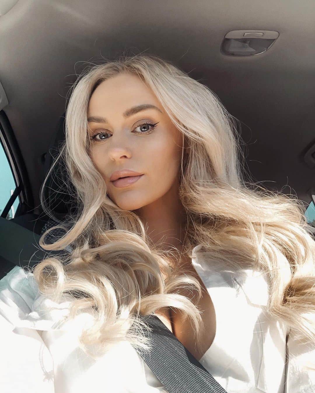 Anna Nyströmのインスタグラム：「Spent the day with the family 💖 Hope you had a lovely Saturday as well!」