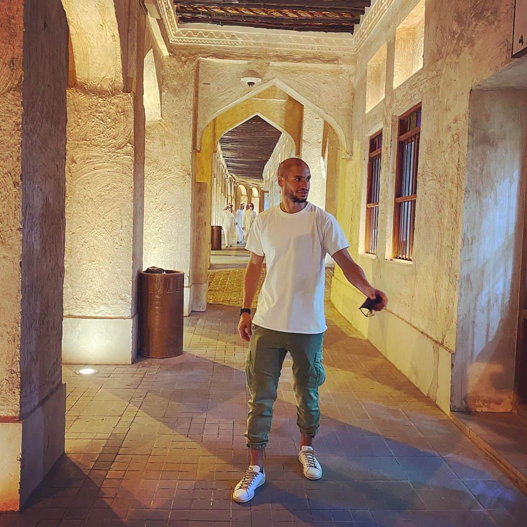 のインスタグラム：「Just Souqing by @the.crazy.souq  #souq #elhamdulillah #souqwaqif #doha #qatar @roadto2022 @qatar_olympic」