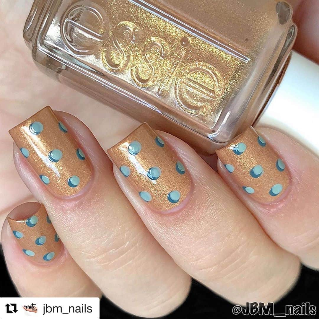 Nail Designsさんのインスタグラム写真 - (Nail DesignsInstagram)「Credit: @jbm_nails  ・・・ ••𝕊𝕙𝕒𝕕𝕠𝕨𝕖𝕕 𝔻𝕠𝕥𝕤•• • ✔️ʙᴀsᴇᴄᴏᴀᴛ: Smooth-e Ridge Filling ✔️ᴍᴀɪɴ ᴄᴏʟᴏʀ: #🔜 ✔️ᴅᴀʀᴋ ᴅᴏᴛs: #PoolSideService ✔️ʟɪɢʜᴛ ᴅᴏᴛs: #BonBoyage ✔️ᴛᴏᴘᴄᴏᴀᴛ: Gel Couture • **all @essie polishes** ——————————————————— #essie #nails #nailsnailsnails #nailaddict #nailart #nailartdesign #naildesign #nailblogger #nailsdid #nailfie #nailinspo #nails2inspire #nailpolish #nailsoftheday #nailsofinstagram #nailstagram #instanails #freehandnailart #handpaintednailart #simplenailart #dotticure #dotnails #nailspafeature #nailitdaily #eccfeature #gobeyondthebottle #JBM_nails」9月27日 4時12分 - nailartfeature