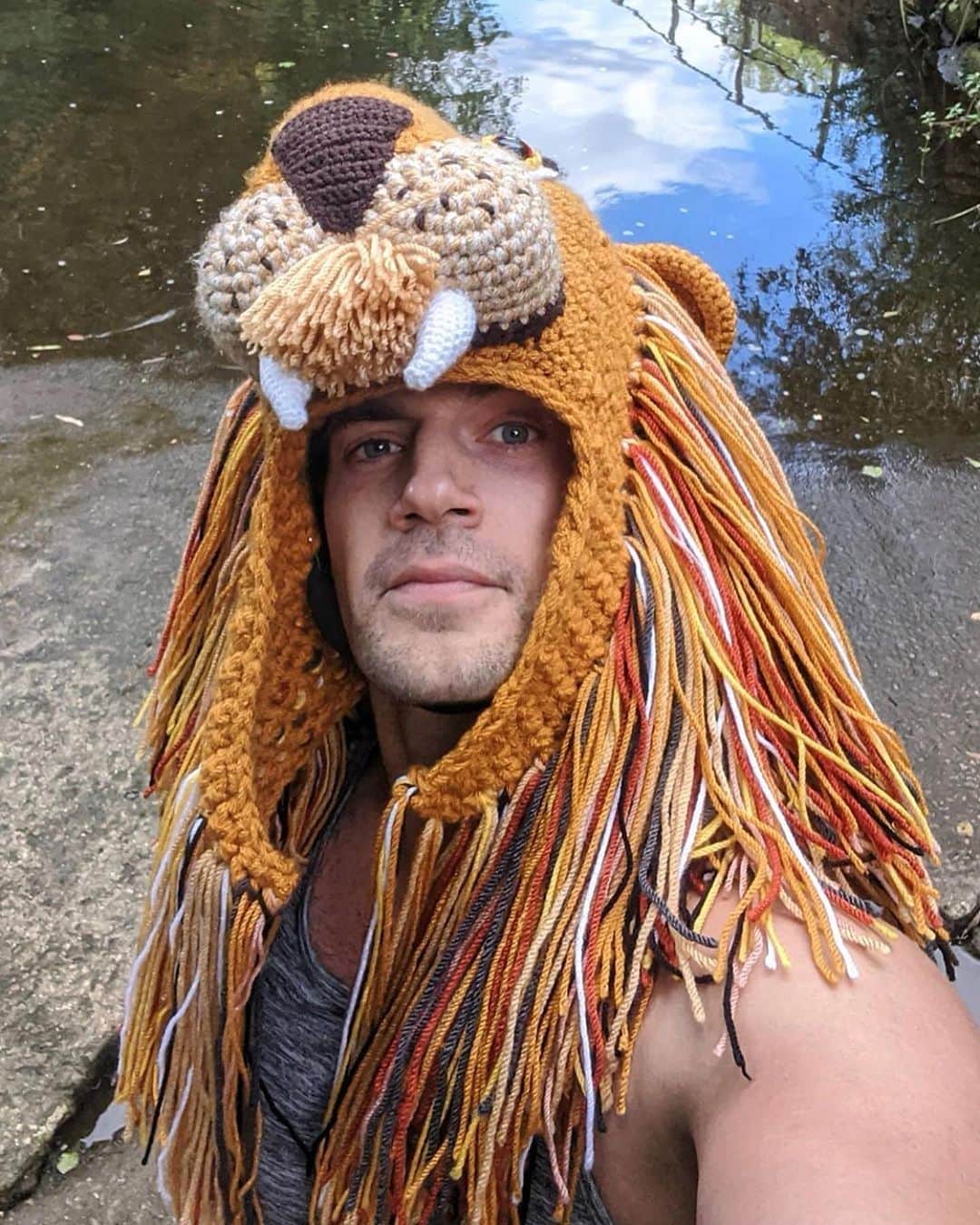 Just Jaredさんのインスタグラム写真 - (Just JaredInstagram)「@henrycavill wears a cute lion hat while going for a 13K run as part of the Durrell Challenge to support the mission of saving species from extinction. #HenryCavill #DurrellChallenge Photos: @henrycavill」9月27日 4時20分 - justjared
