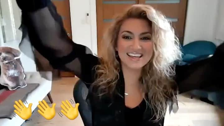 トーライ・ケリーのインスタグラム：「guess the emoji game with @moxiandsass 👀✨ full video with my link in story」