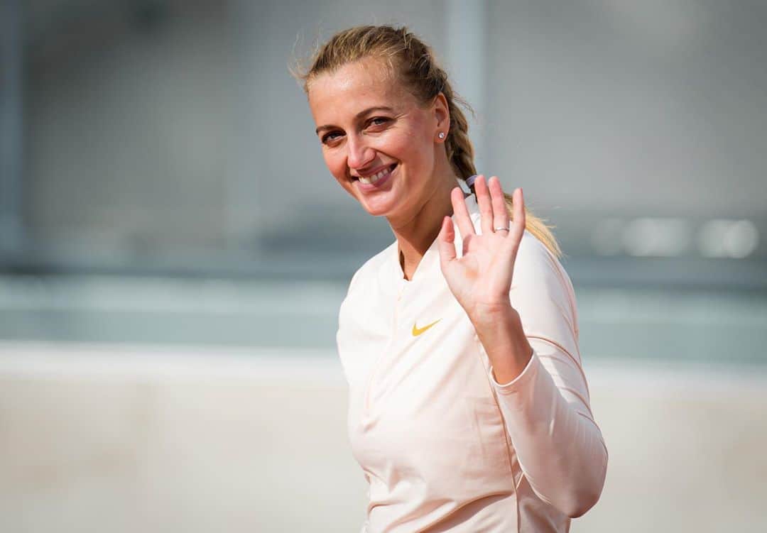 WTA（女子テニス協会）さんのインスタグラム写真 - (WTA（女子テニス協会）Instagram)「Saturday smiles 😄👋 #RolandGarros」9月27日 4時27分 - wta