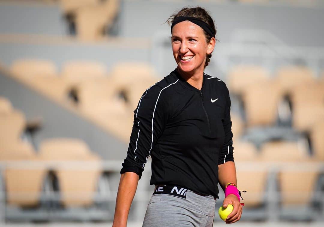 WTA（女子テニス協会）さんのインスタグラム写真 - (WTA（女子テニス協会）Instagram)「Saturday smiles 😄👋 #RolandGarros」9月27日 4時27分 - wta