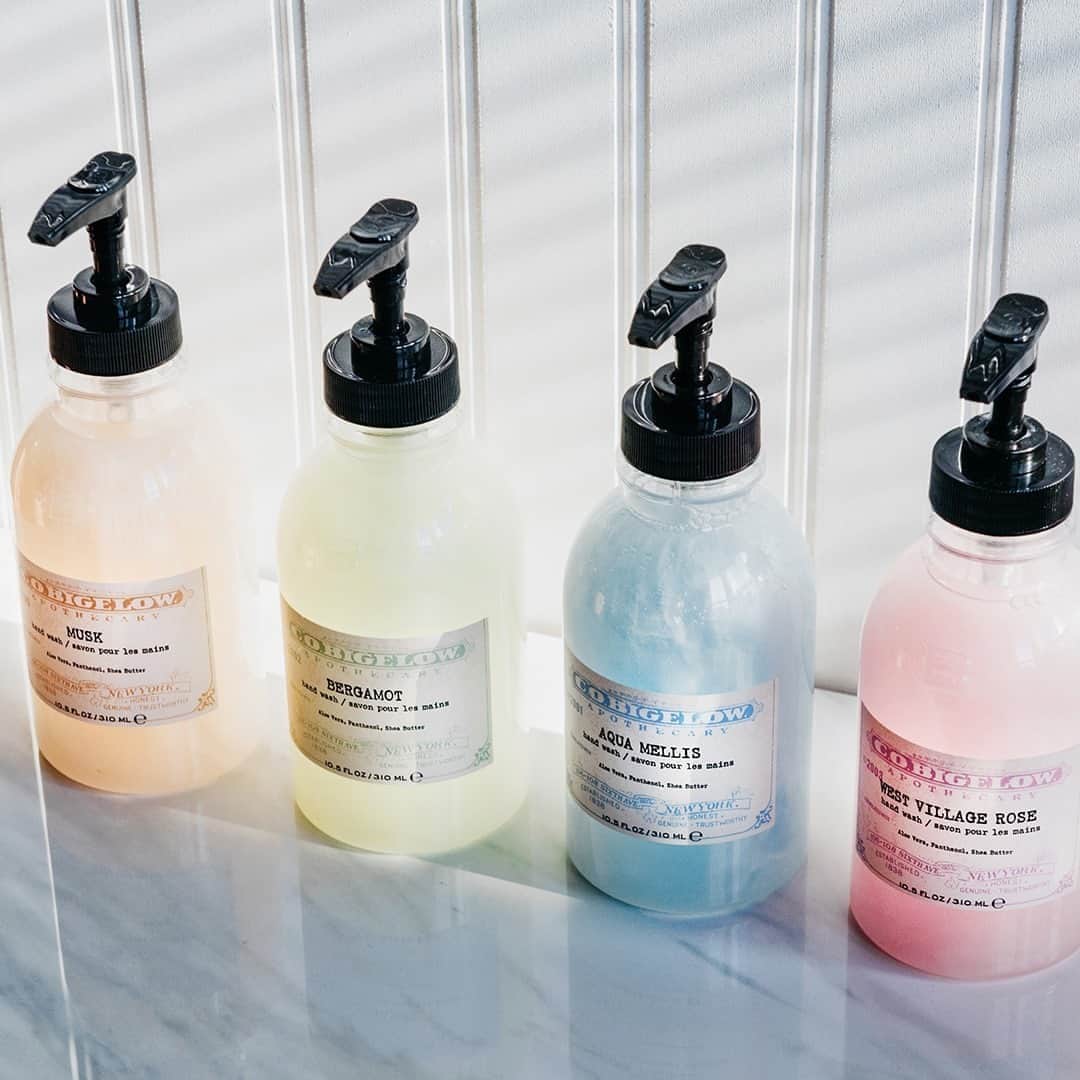 C.O. Bigelowさんのインスタグラム写真 - (C.O. BigelowInstagram)「Our rich-lathering Iconic Hand Washes 🌈 combine excellent cleansing with skin-conditioning ingredients to leave hands feeling soft and smooth after each use. 👏 💦 ✨ #REPOST ⁠🛍   Shop on @amazonlifestyle! Link in bio ⬆️ ⁠ ⁠ 📷 @heflpop⁠」9月27日 4時39分 - cobigelow