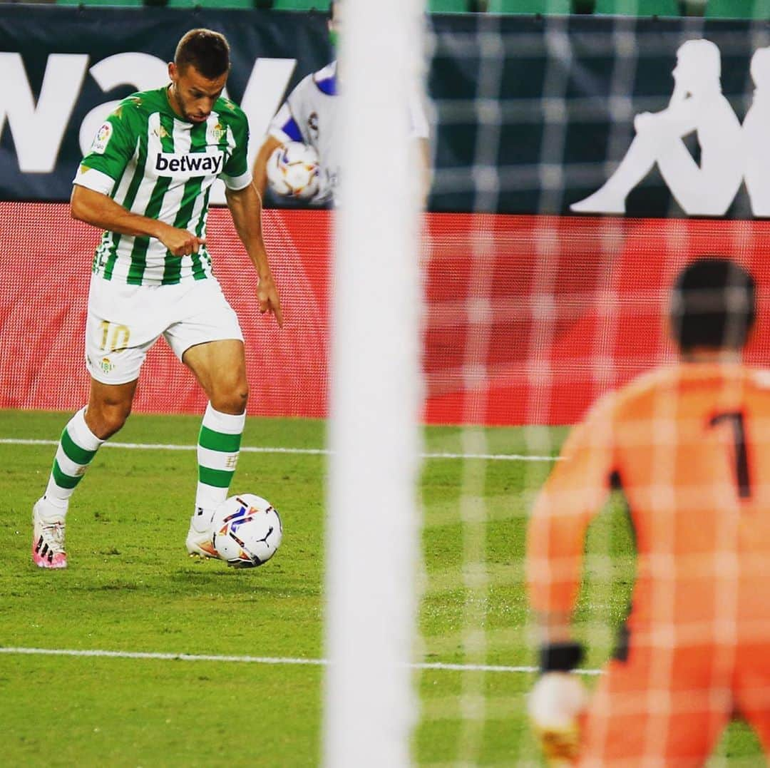 レアル・ベティスさんのインスタグラム写真 - (レアル・ベティスInstagram)「⏱⚽️ 30' 💚⚪ #RealBetisRealMadrid 0-1 ⚪🟣  #DíaDeBetis」9月27日 4時32分 - realbetisbalompie