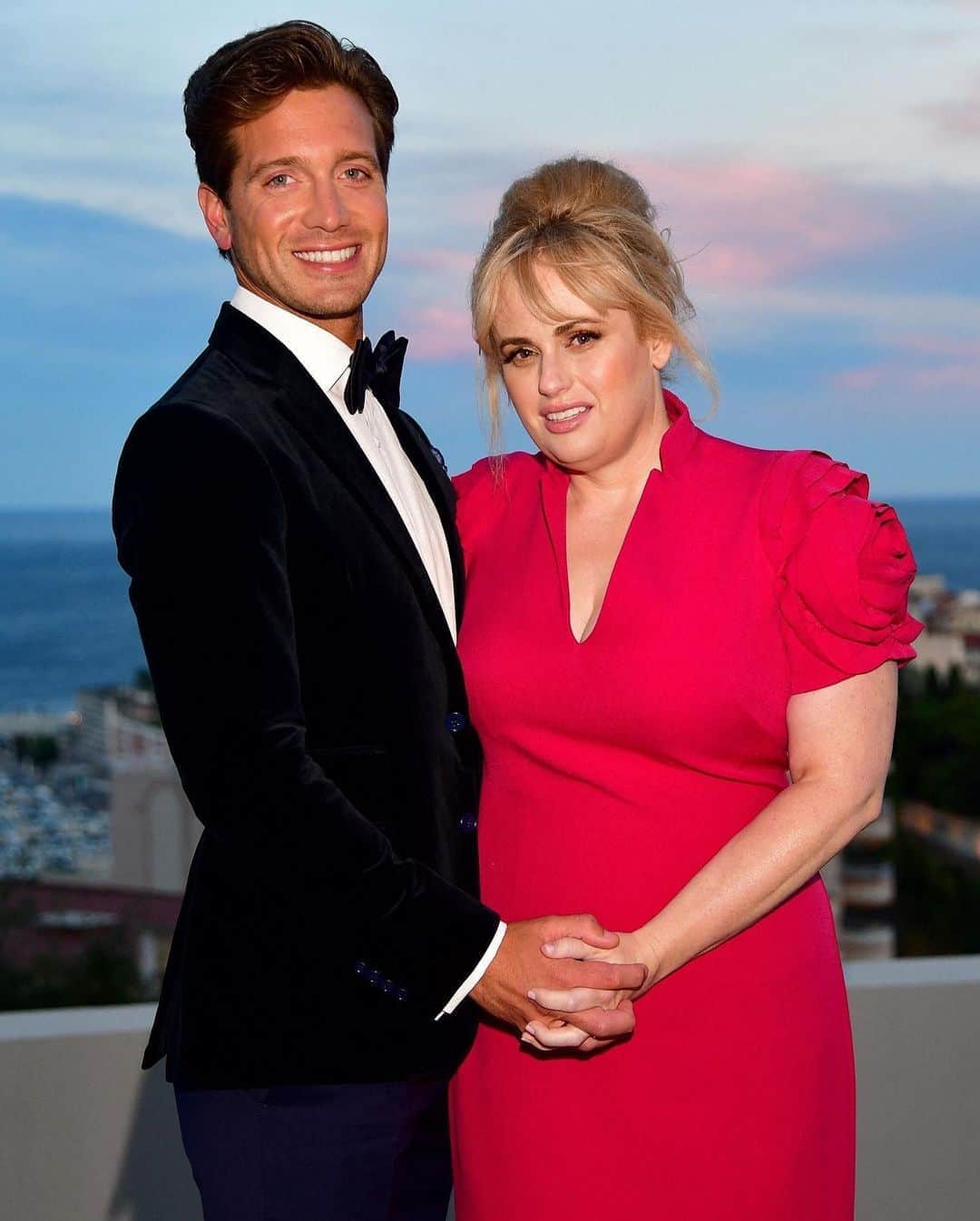 Just Jaredさんのインスタグラム写真 - (Just JaredInstagram)「@rebelwilson and new boyfriend @jacobpbusch glammed up for a royal date night in Monaco, where they joined Prince Albert II at an art exhibition. #RebelWilson #JacobBusch Photos: Backgrid」9月27日 4時37分 - justjared