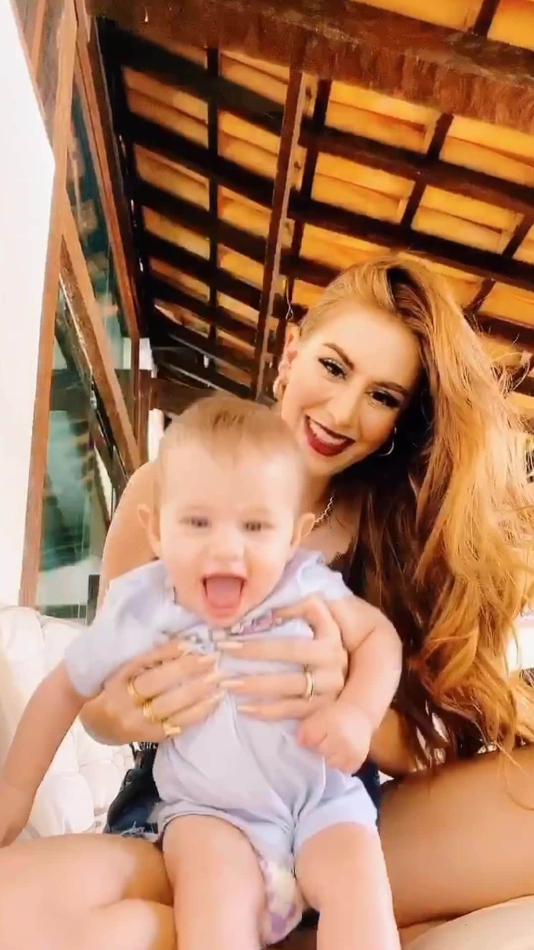 マリ・マリアのインスタグラム：「Maturidade não tenho 👶🏼😂」