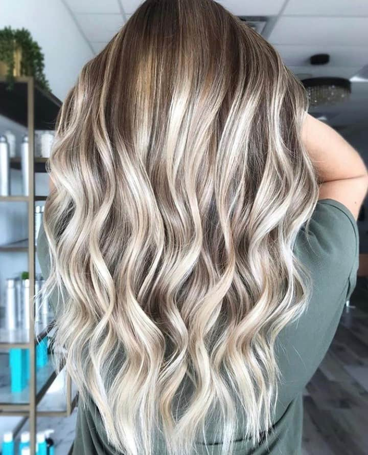 CosmoProf Beautyさんのインスタグラム写真 - (CosmoProf BeautyInstagram)「Keeping summer alive with these #beachywaves 🌊💛⁣ ⁣ To style, @hairbychrissydanielle used the NEW @moroccanoilpro All-in-One Leave-In Conditioner. ⁣⁣What is your go-to leave-in conditioner? ⁣ ⁣Find the NEW Moroccanoil All-in-One Leave-In Conditioner through your salon consultant, online and at your local #cosmoprofbeauty where you are #licensedtocreate⁣.  ⁣* #repost #moroccanoil #blondehair #blondespecialist #blondes #blonding #rootmelt #rootyblonde #lowlights #fallhair #fallhaircolor #autumnhair #beachywaves #beachwaves #beachwaveshair #beachyhair #beachhair #beachblonde #hairwaves #wavyhair #wavyhairstyle」9月27日 5時01分 - cosmoprofbeauty