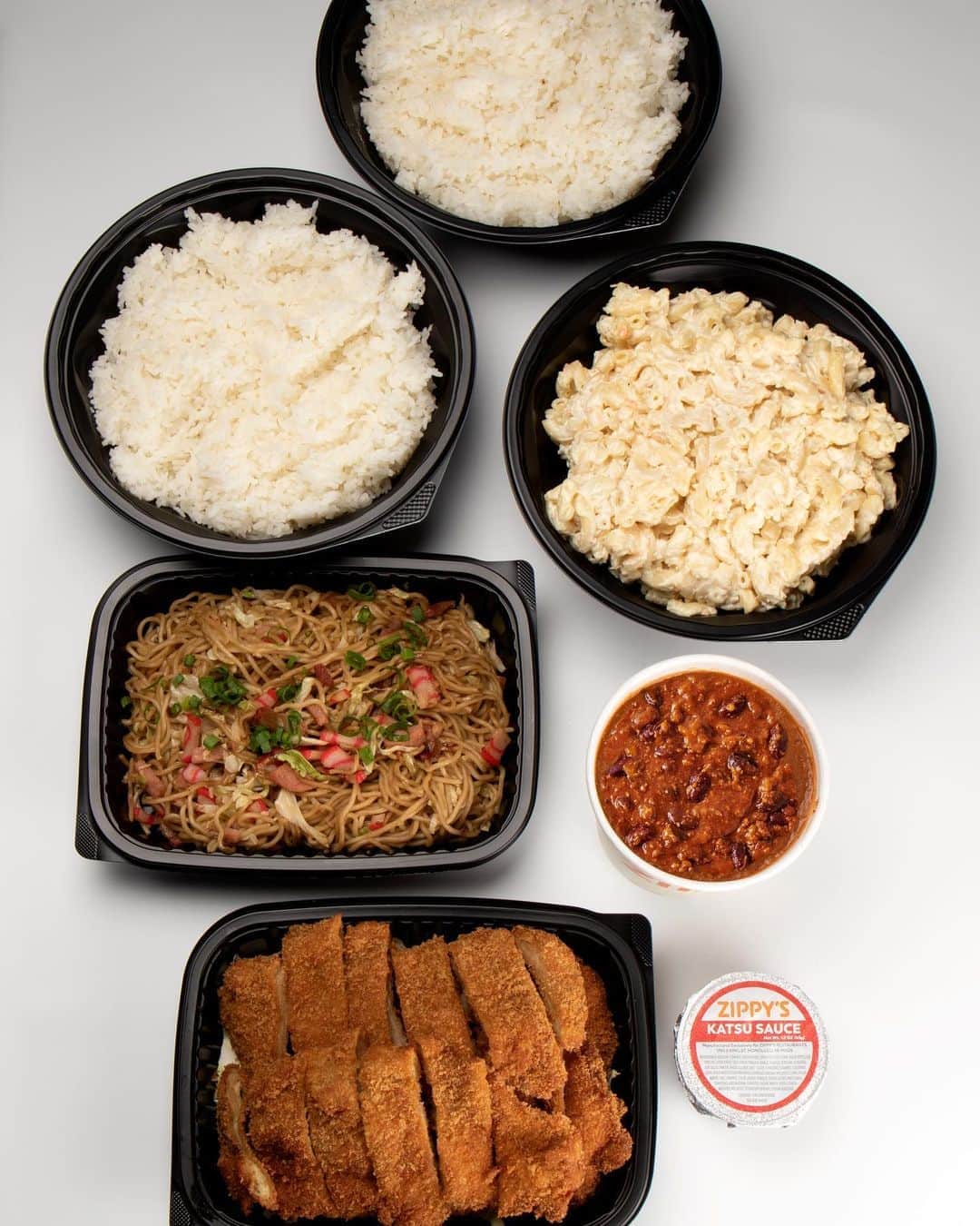 Zippy's Restaurantsのインスタグラム：「Save up to $10 by ordering this easy-to-grab Family Meal that everyone will love.」