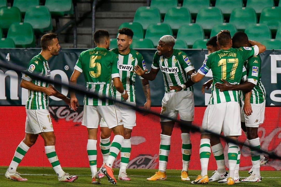 レアル・ベティスさんのインスタグラム写真 - (レアル・ベティスInstagram)「46' ⏱⚽️ ¡Arranca la segunda mitad del partido! 🔛  💚⚪ #RealBetisRealMadrid 2-1 ⚪🟣  #DíaDeBetis」9月27日 5時11分 - realbetisbalompie